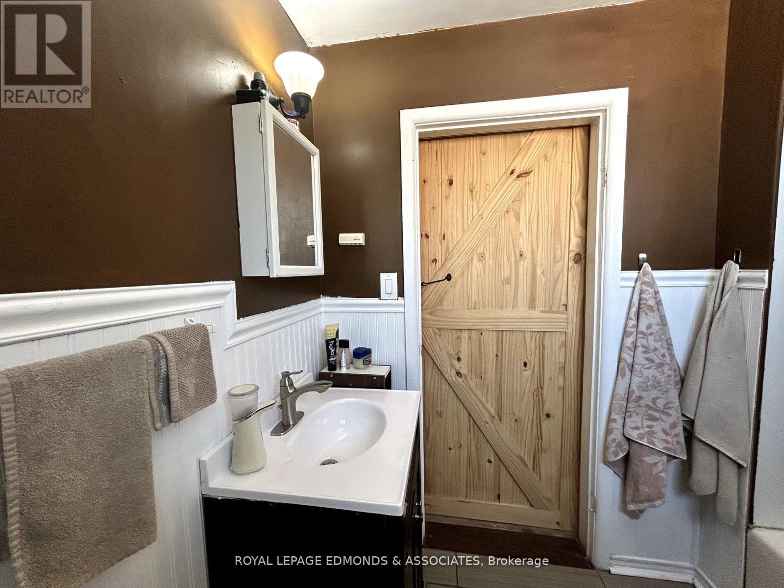 13 Jason Street, Whitewater Region, Ontario K0J 1J0 - Photo 15 - X12484797