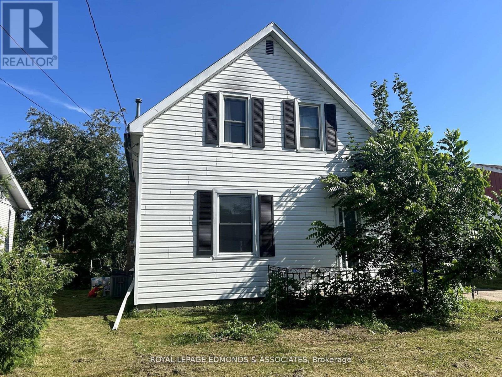 13 Jason Street, Whitewater Region, Ontario K0J 1J0 - Photo 2 - X12484797