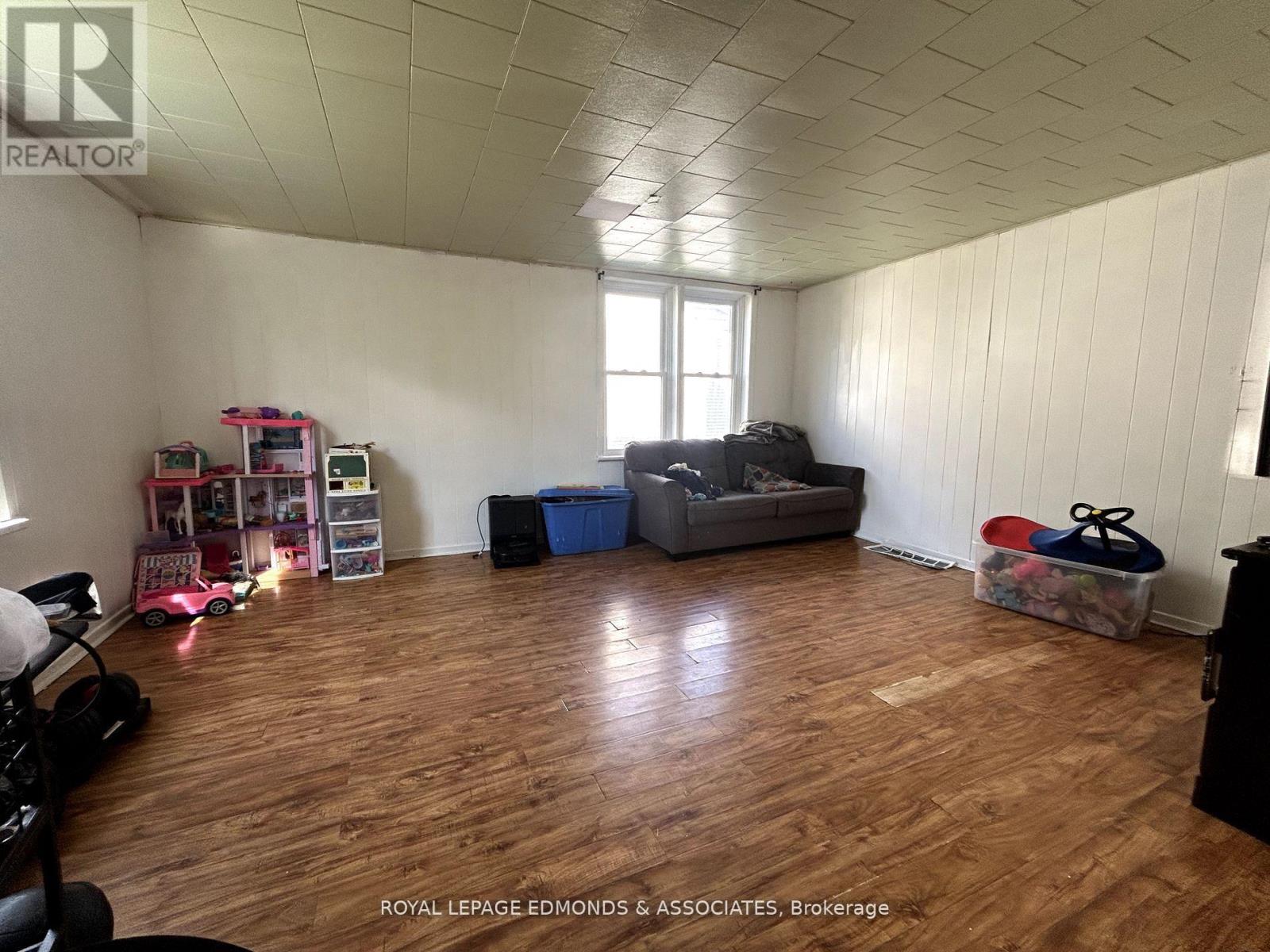 13 Jason Street, Whitewater Region, Ontario K0J 1J0 - Photo 5 - X12484797