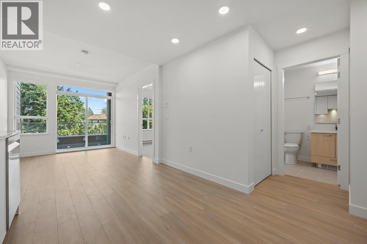 208 723 Grover Avenue, Coquitlam, British Columbia  V3J 3C9 - Photo 3 - R3062348