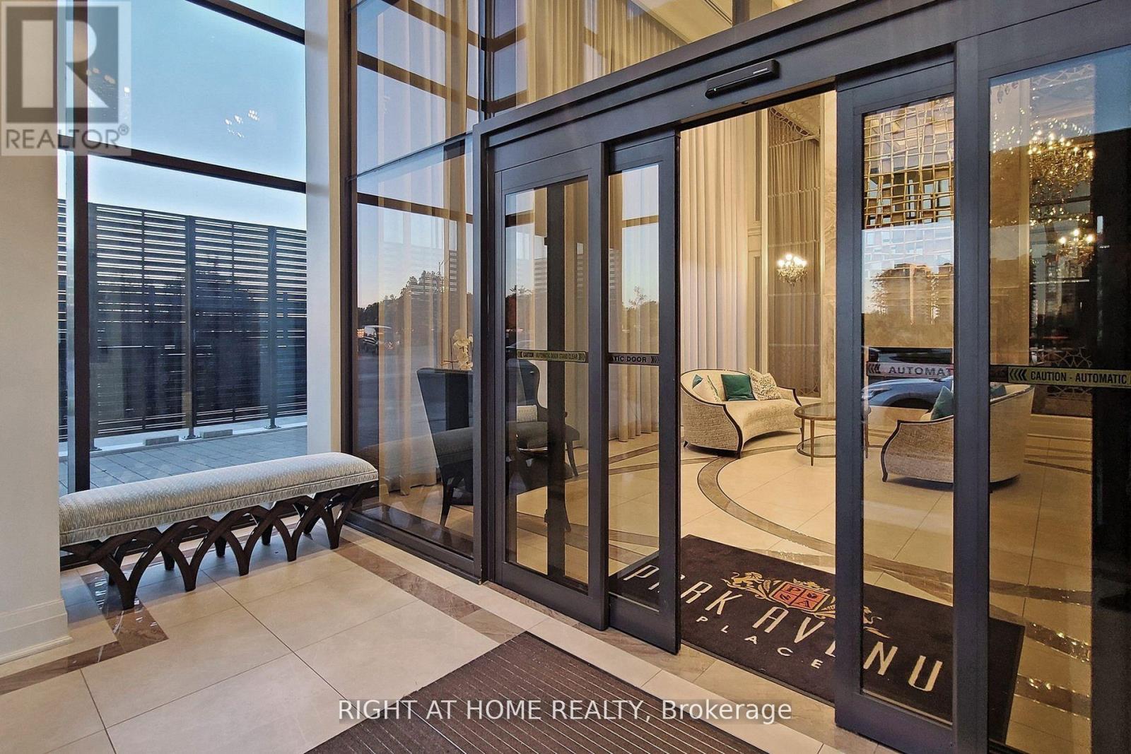 212 - 9075 Jane Street, Vaughan, Ontario  L4K 0L7 - Photo 3 - N12484787