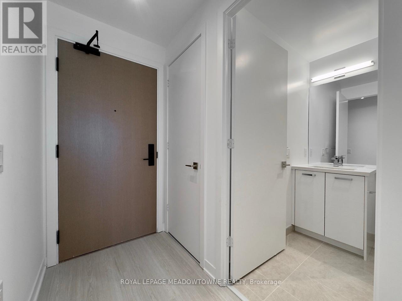 1707 - 195 Mccaul Street, Toronto, Ontario  M5T 0E5 - Photo 2 - C12484810