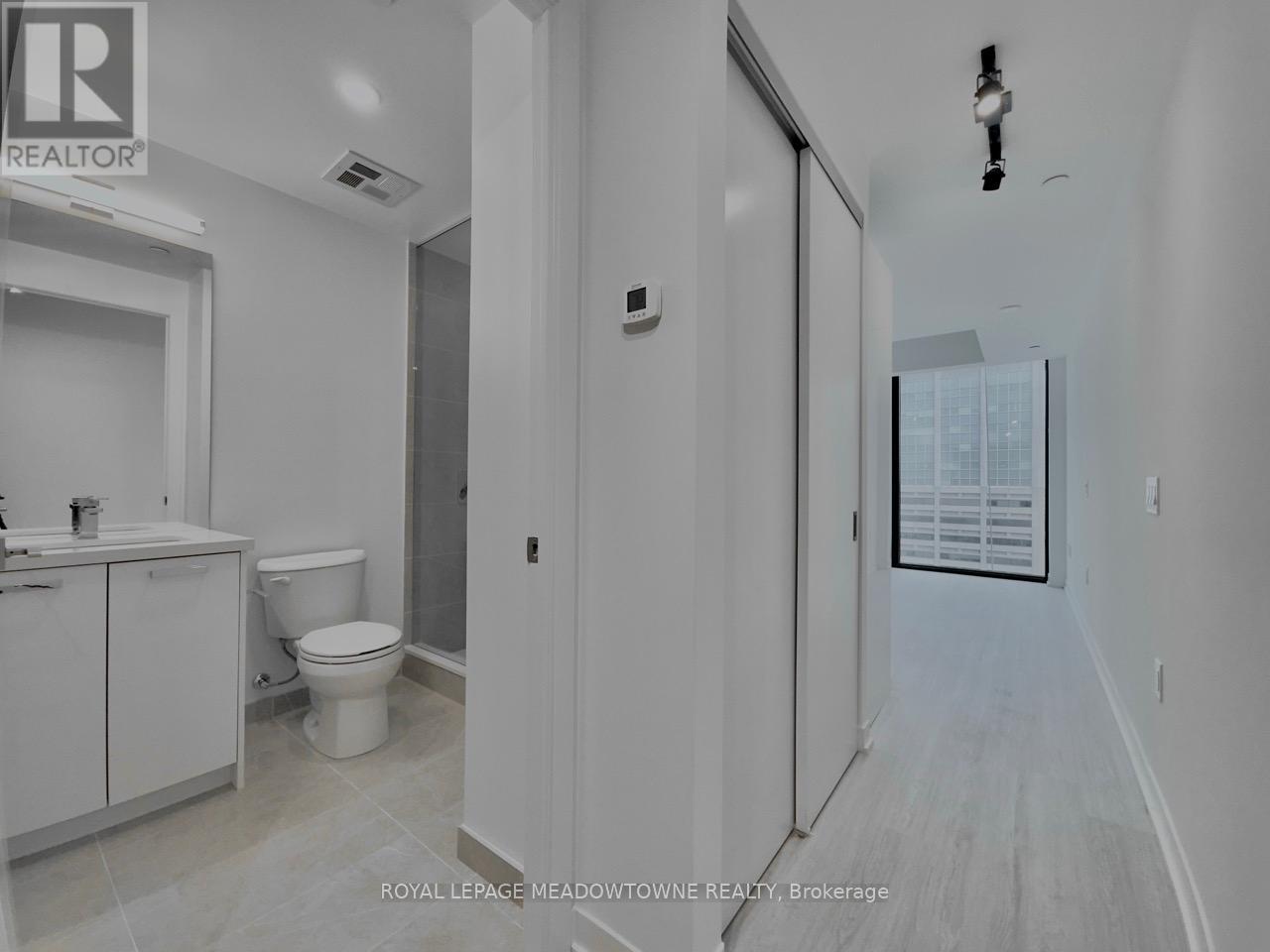 1707 - 195 Mccaul Street, Toronto, Ontario  M5T 0E5 - Photo 3 - C12484810
