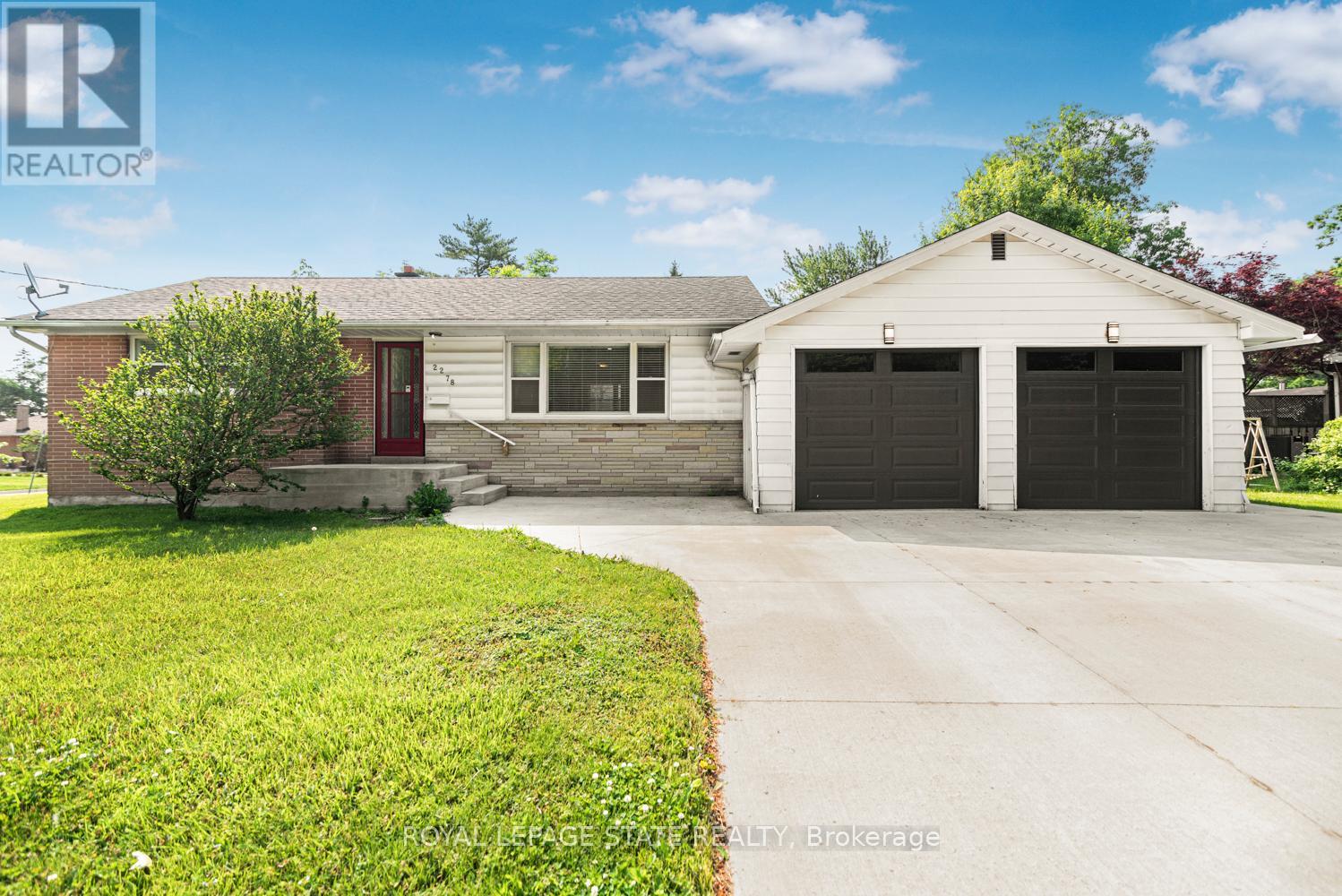 2278 Mount Forest Drive, Burlington, Ontario  L7P 1J2 - Photo 1 - W12484761