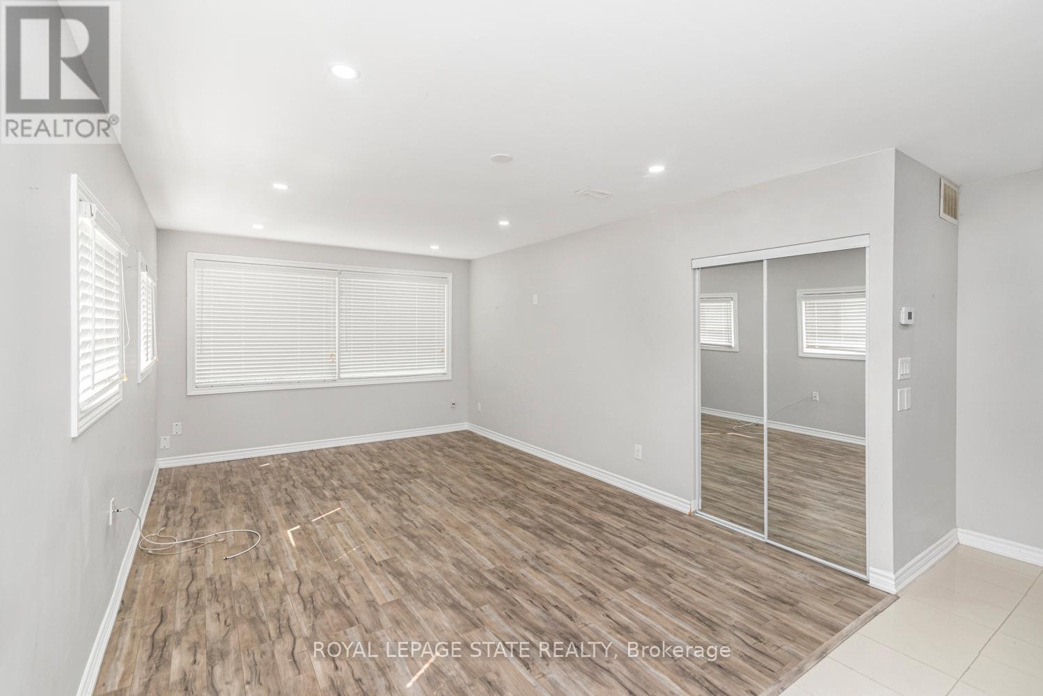 2278 Mount Forest Drive, Burlington, Ontario  L7P 1J2 - Photo 12 - W12484761