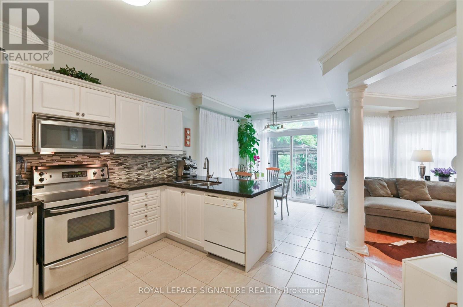 3485 Mcdowell Drive, Mississauga, Ontario  L5M 6R6 - Photo 3 - W12484764