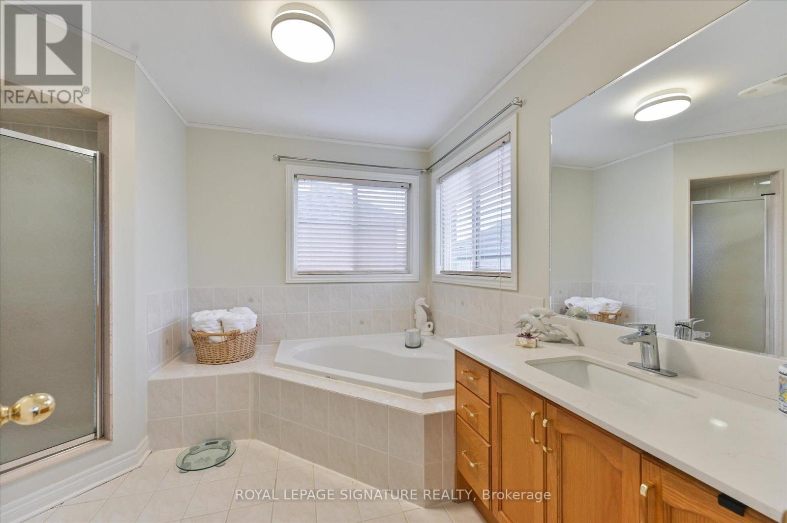 3485 Mcdowell Drive, Mississauga, Ontario  L5M 6R6 - Photo 30 - W12484764