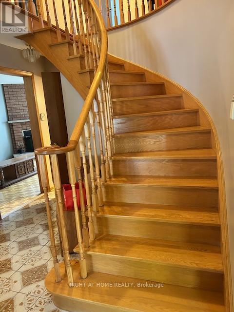 224 Macedonia Crescent, Mississauga, Ontario  L5B 3R8 - Photo 13 - W12484766