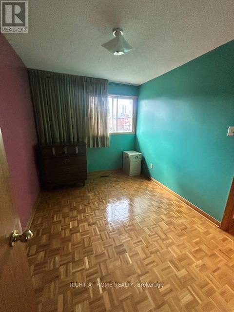 224 Macedonia Crescent, Mississauga, Ontario  L5B 3R8 - Photo 21 - W12484766
