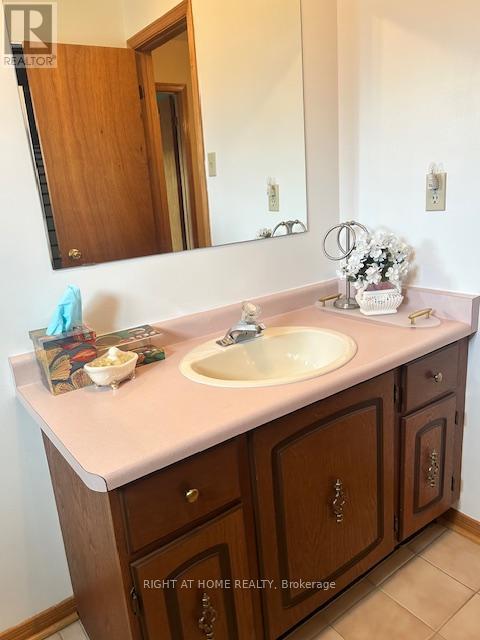 224 Macedonia Crescent, Mississauga, Ontario  L5B 3R8 - Photo 22 - W12484766