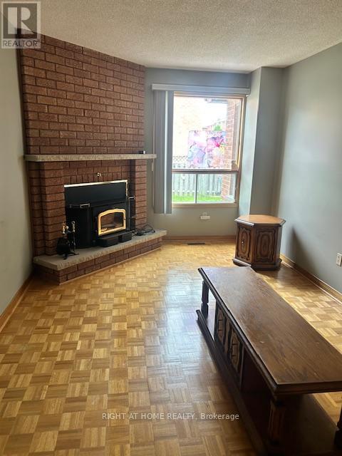 224 Macedonia Crescent, Mississauga, Ontario  L5B 3R8 - Photo 9 - W12484766