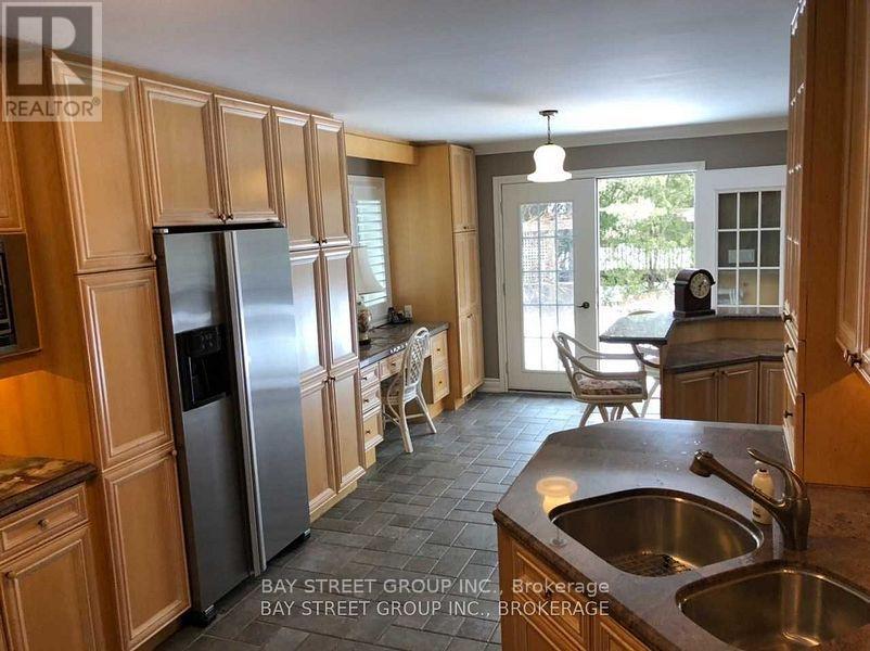 1523 Duncan Road, Oakville, Ontario  L6J 2R5 - Photo 6 - W12484774