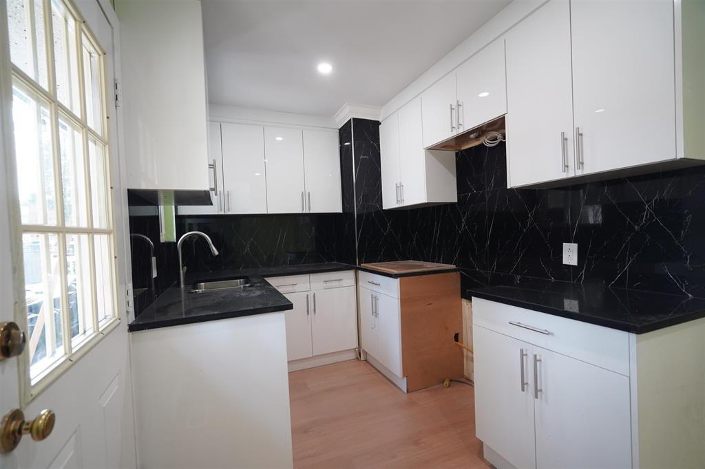 14935 Kew Drive, Surrey, British Columbia  V3R 4Y1 - Photo 2 - R3061914