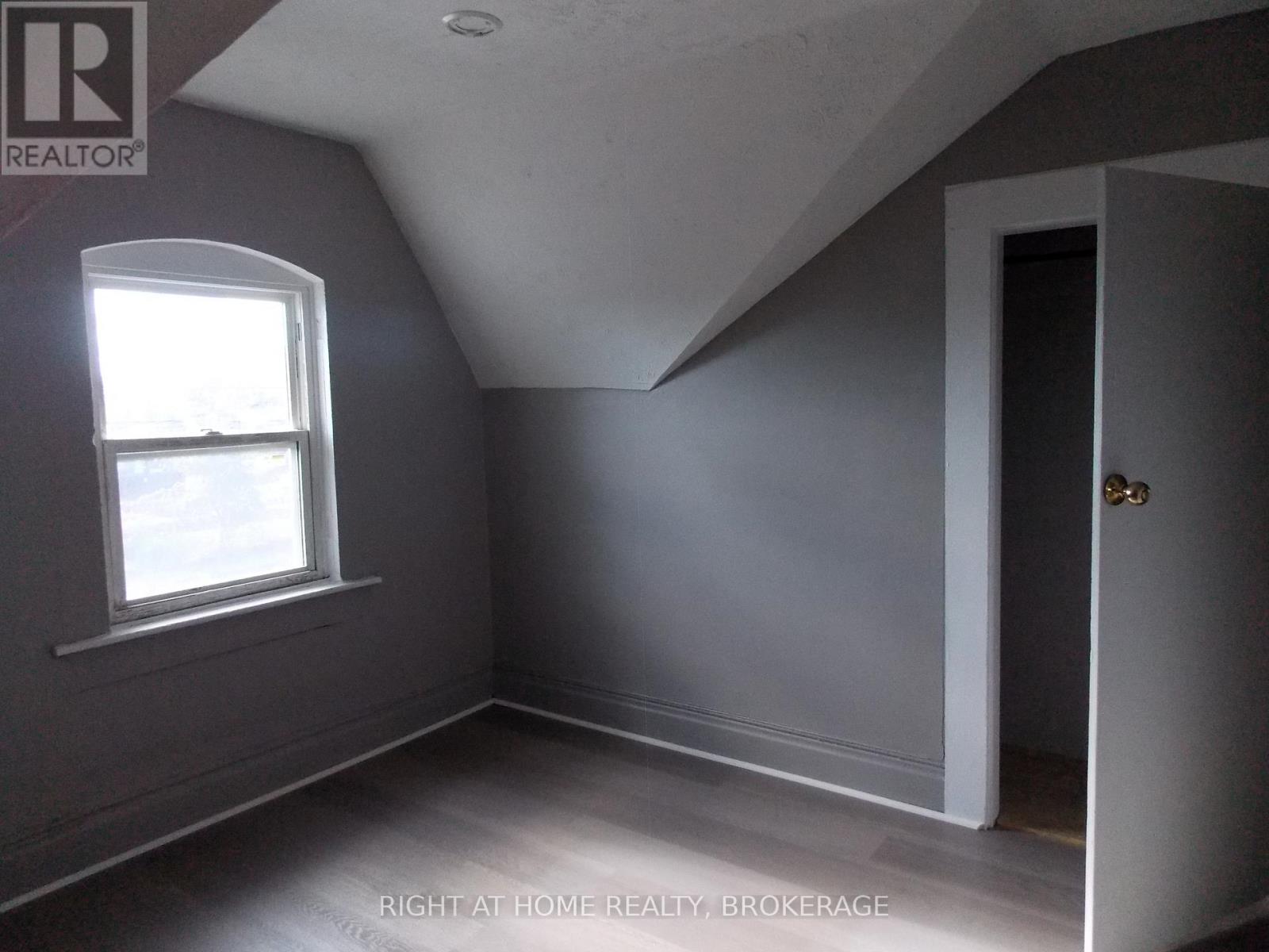 171 Queenston Street, St. Catharines, Ontario  L2R 3A2 - Photo 12 - X12484824