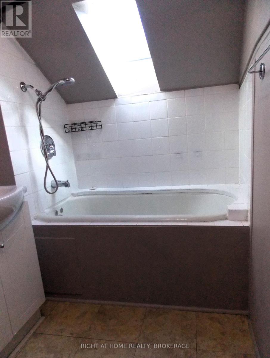 171 Queenston Street, St. Catharines, Ontario  L2R 3A2 - Photo 13 - X12484824