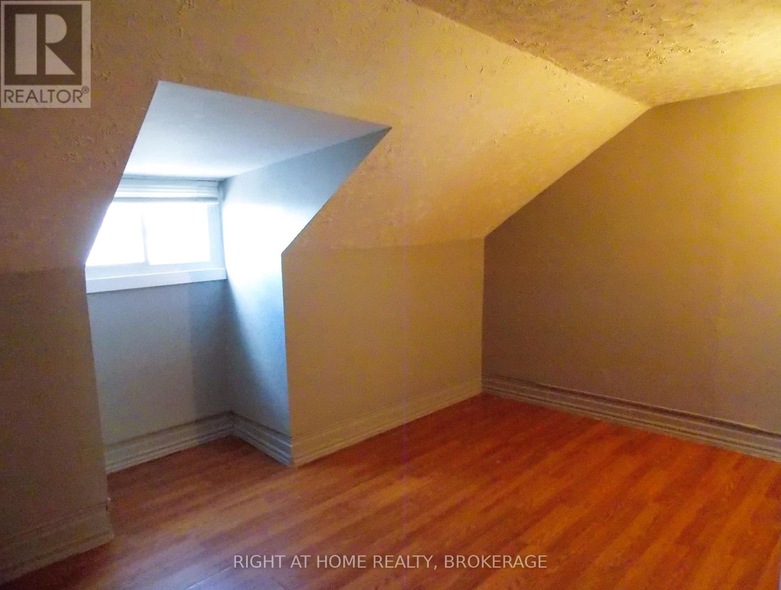 171 Queenston Street, St. Catharines, Ontario  L2R 3A2 - Photo 15 - X12484824