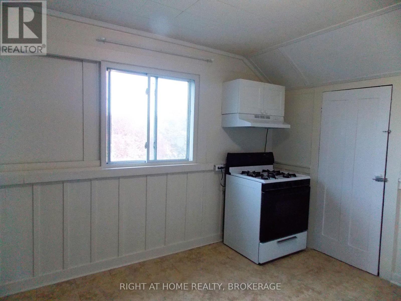 171 Queenston Street, St. Catharines, Ontario  L2R 3A2 - Photo 8 - X12484824