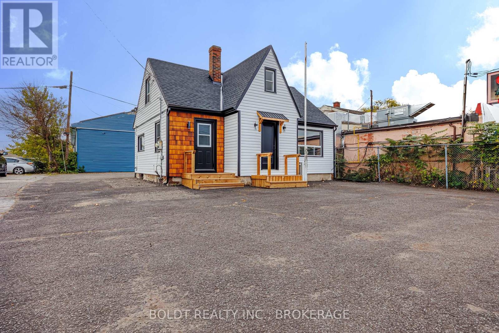 53 Hartzel Road, St. Catharines, Ontario  L2P 1M6 - Photo 1 - X12484825