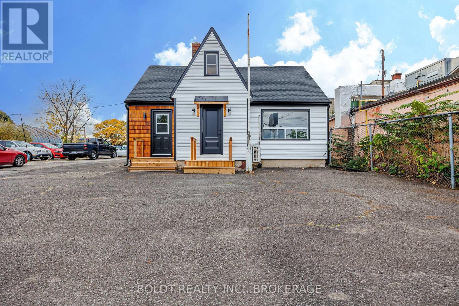 53 Hartzel Road, St. Catharines, Ontario  L2P 1M6 - Photo 3 - X12484825