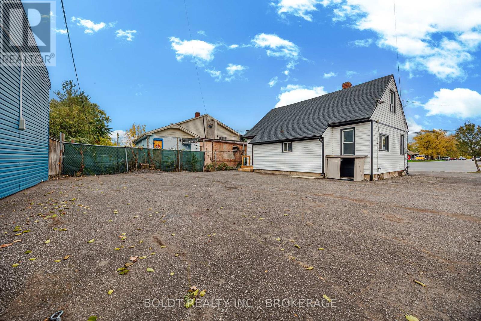 53 Hartzel Road, St. Catharines, Ontario  L2P 1M6 - Photo 4 - X12484825