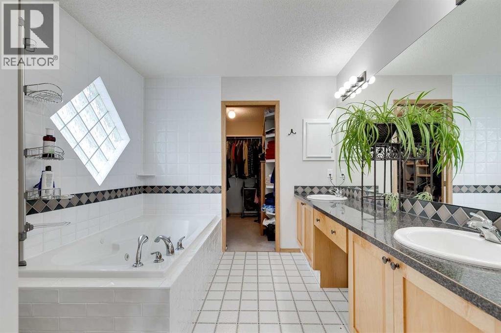 187 Valley Brook Circle Nw, Calgary, Alberta  T3B 5S1 - Photo 17 - A2255229