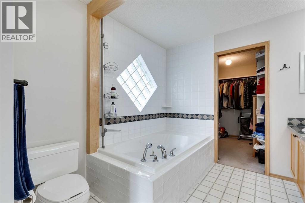 187 Valley Brook Circle Nw, Calgary, Alberta  T3B 5S1 - Photo 18 - A2255229