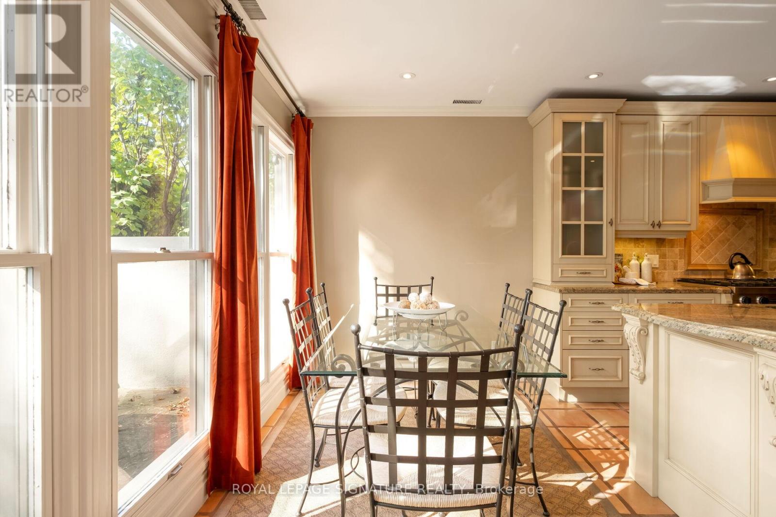 51 Strath Avenue, Toronto, Ontario  M8X 1R4 - Photo 11 - W12484806
