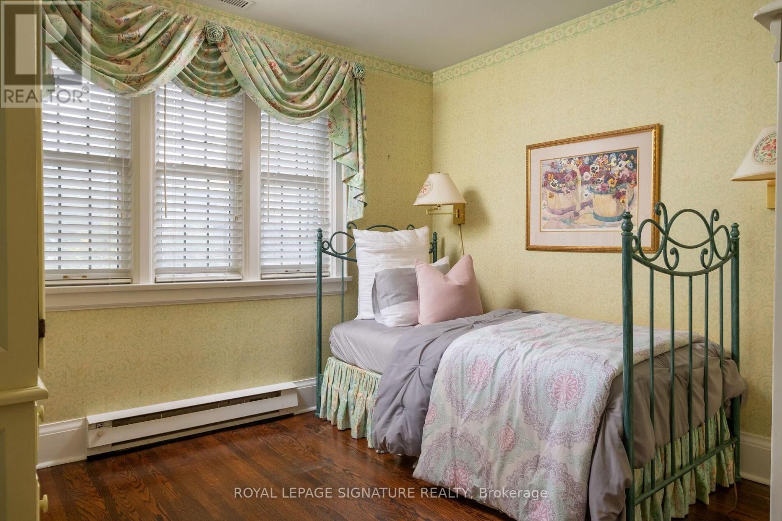 51 Strath Avenue, Toronto, Ontario  M8X 1R4 - Photo 23 - W12484806