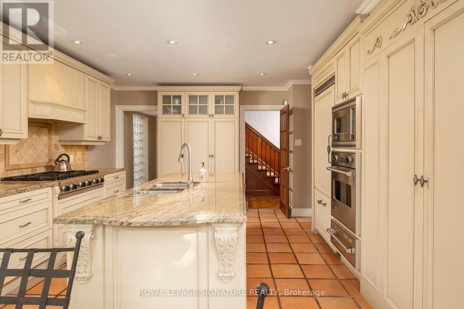 51 Strath Avenue, Toronto, Ontario  M8X 1R4 - Photo 9 - W12484806