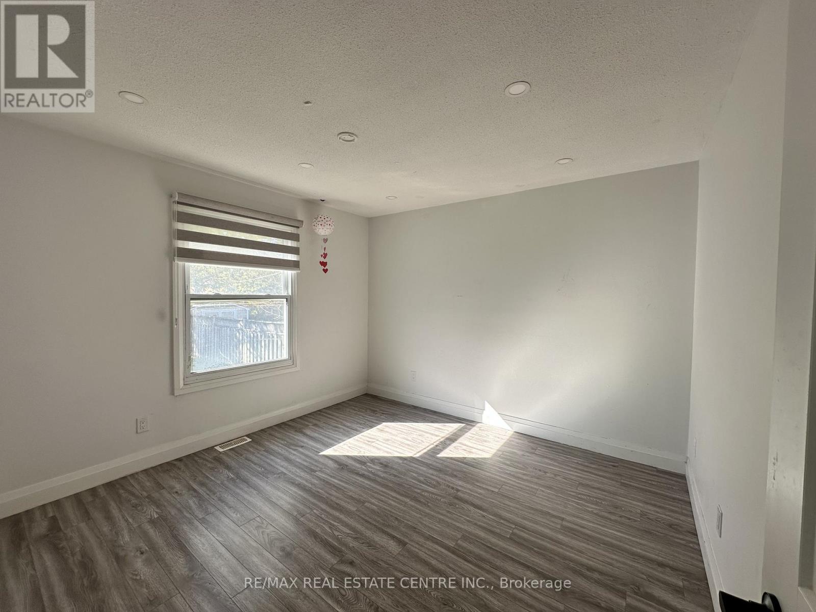 582 Elliott Crescent, Milton, Ontario  L9T 3G4 - Photo 11 - W12484812