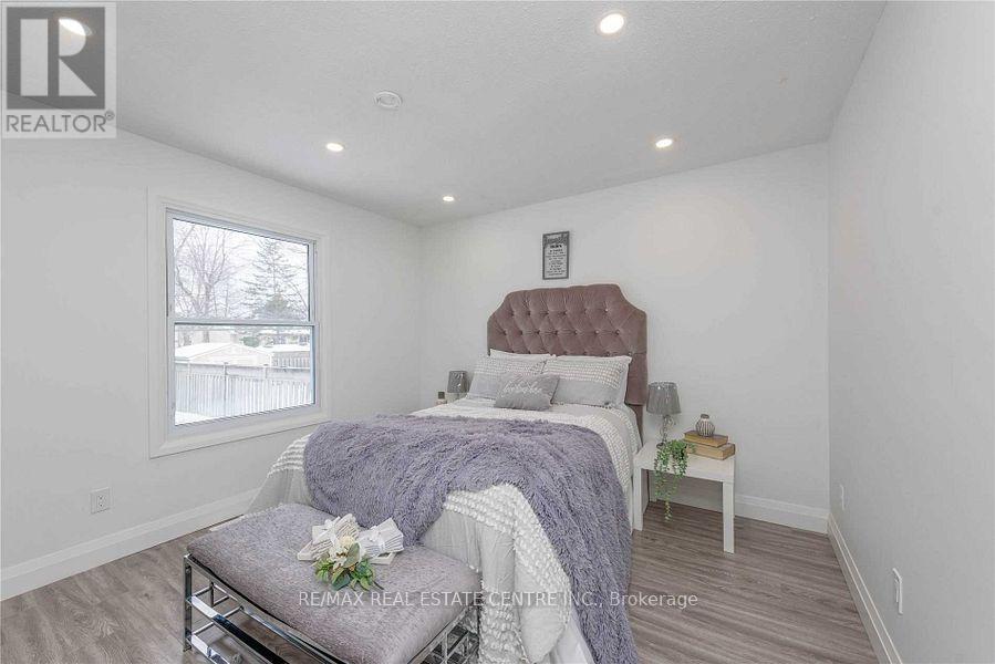 582 Elliott Crescent, Milton, Ontario  L9T 3G4 - Photo 12 - W12484812