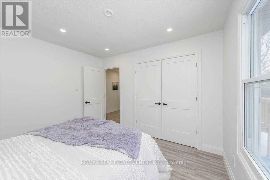 582 Elliott Crescent, Milton, Ontario  L9T 3G4 - Photo 13 - W12484812