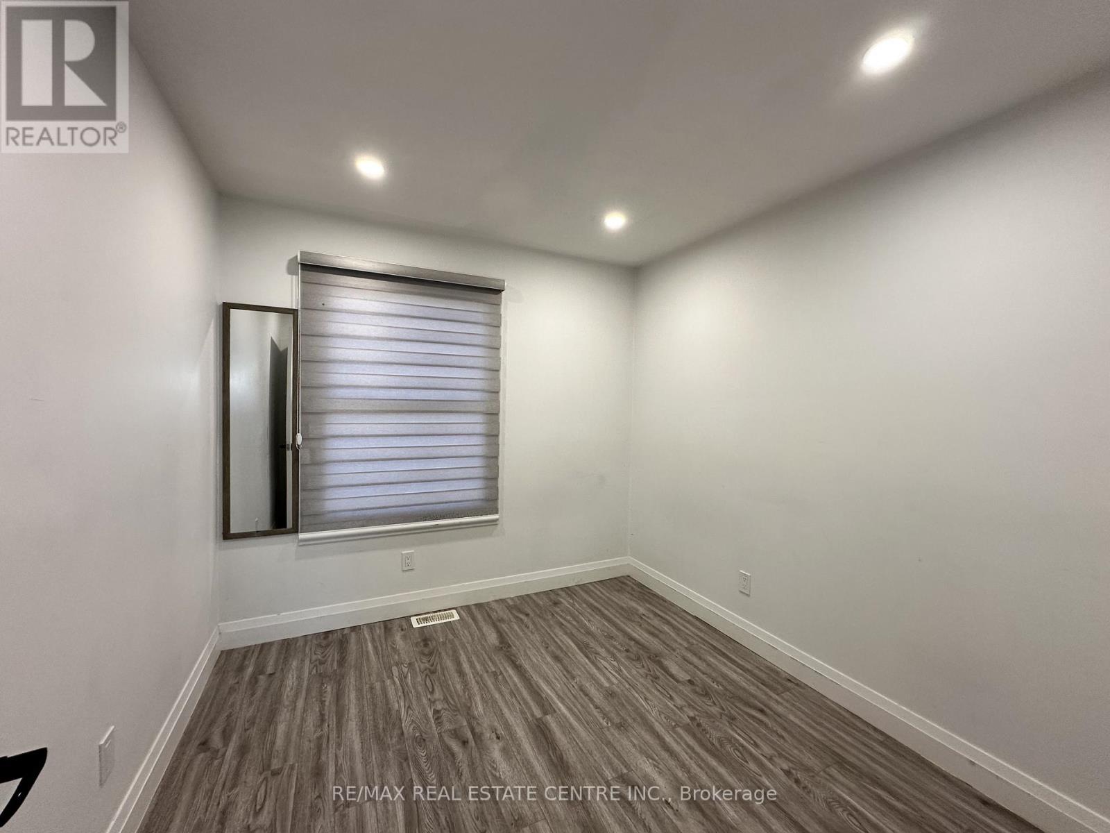 582 Elliott Crescent, Milton, Ontario  L9T 3G4 - Photo 17 - W12484812