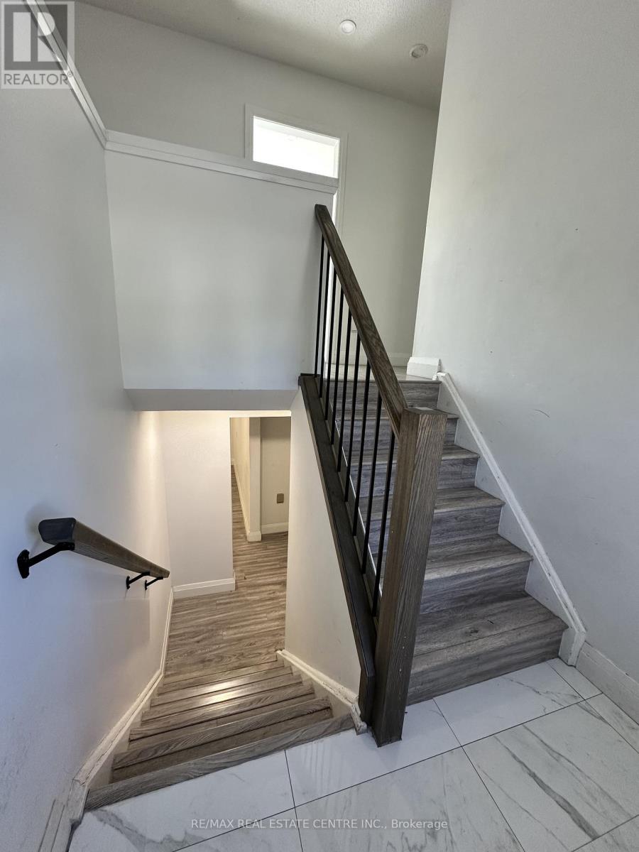 582 Elliott Crescent, Milton, Ontario  L9T 3G4 - Photo 21 - W12484812