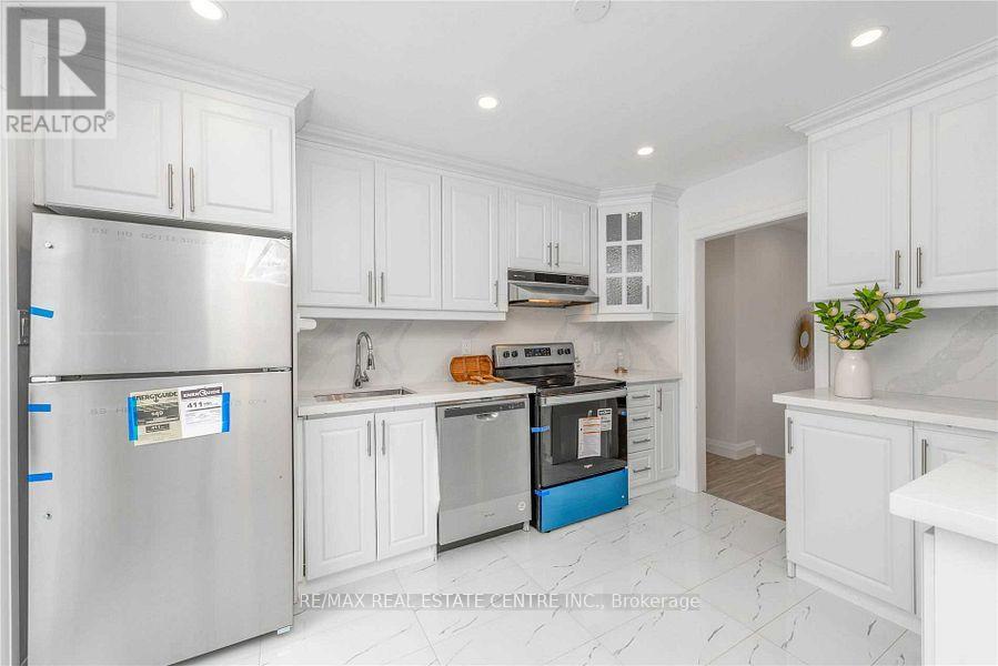 582 Elliott Crescent, Milton, Ontario  L9T 3G4 - Photo 7 - W12484812