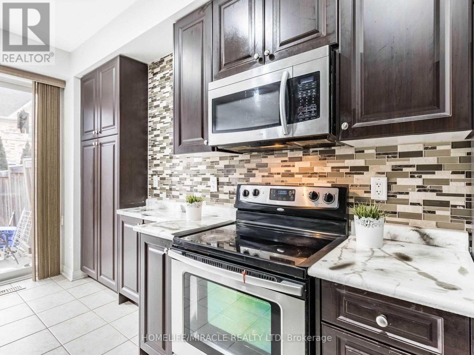 6 Cedarcrest Street, Caledon, Ontario  L7C 3M8 - Photo 5 - W12484813