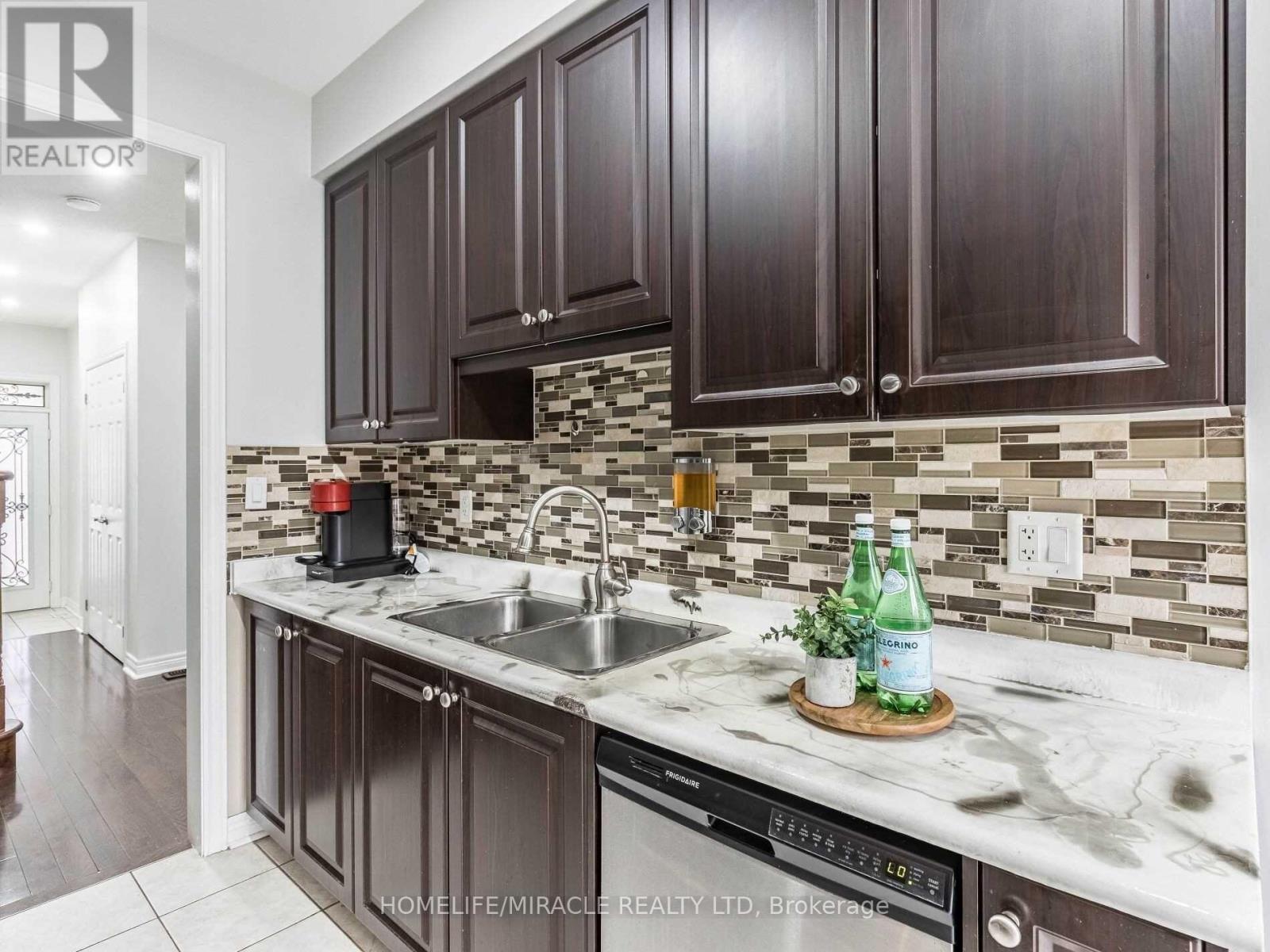6 Cedarcrest Street, Caledon, Ontario  L7C 3M8 - Photo 6 - W12484813