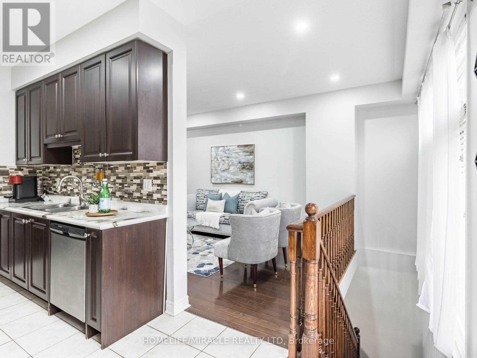 6 Cedarcrest Street, Caledon, Ontario  L7C 3M8 - Photo 7 - W12484813