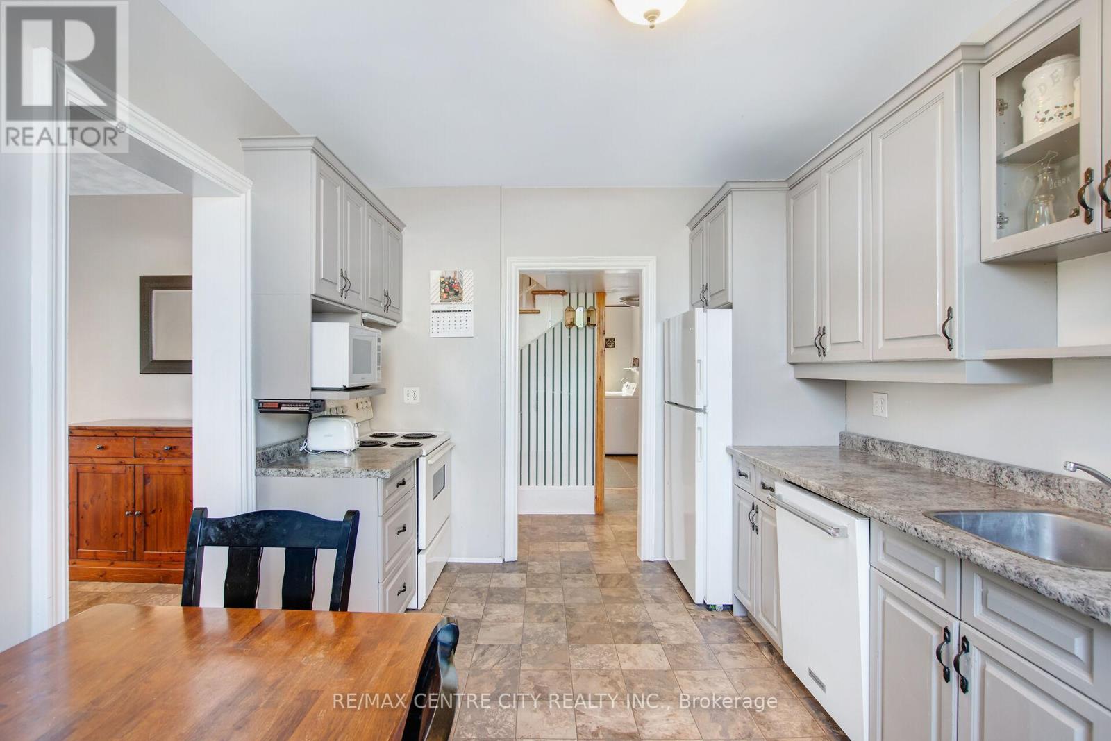 1048 Fifth Line, Selwyn, Ontario  K9J 6X2 - Photo 22 - X12484305