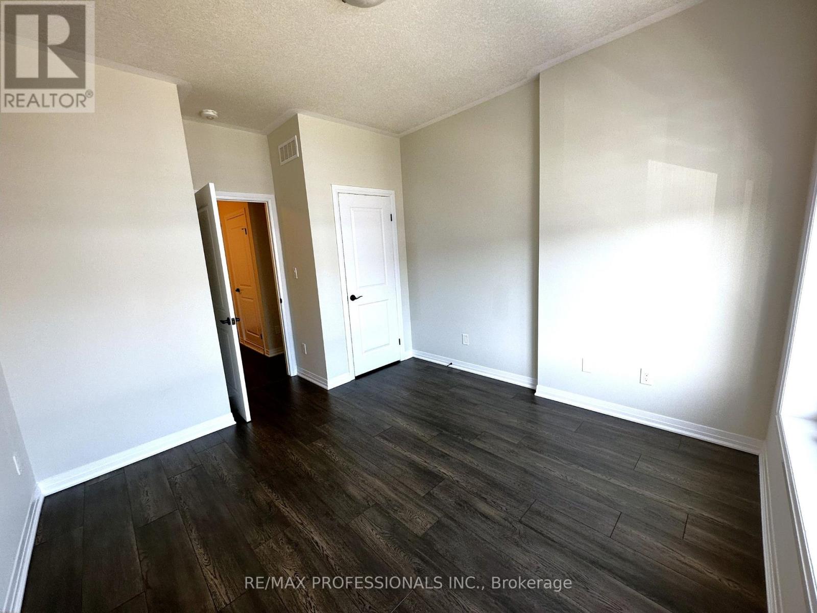 C35 - 25 Isherwood Avenue, Cambridge, Ontario  N1R 0E2 - Photo 11 - X12484759