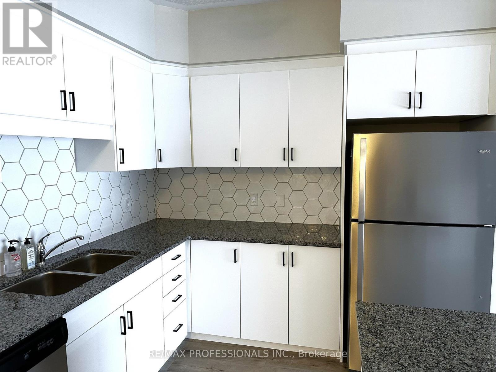 C35 - 25 Isherwood Avenue, Cambridge, Ontario  N1R 0E2 - Photo 8 - X12484759