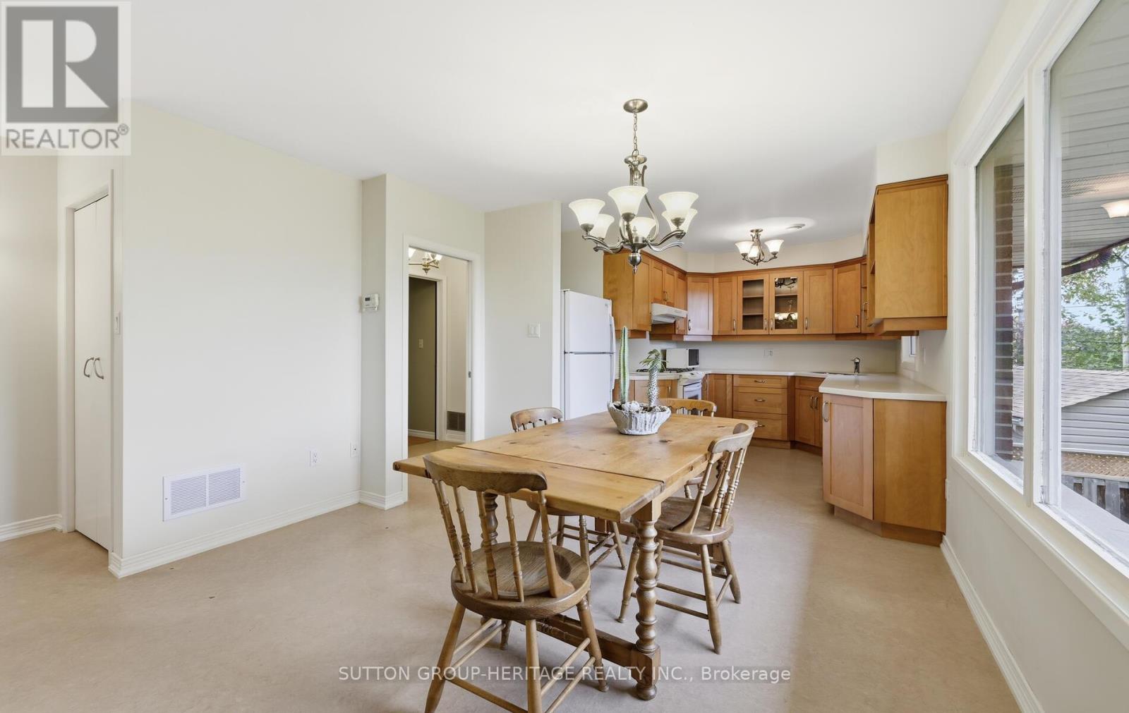253 Fairlawn Court, Oshawa, Ontario  L1J 4R1 - Photo 9 - E12483099