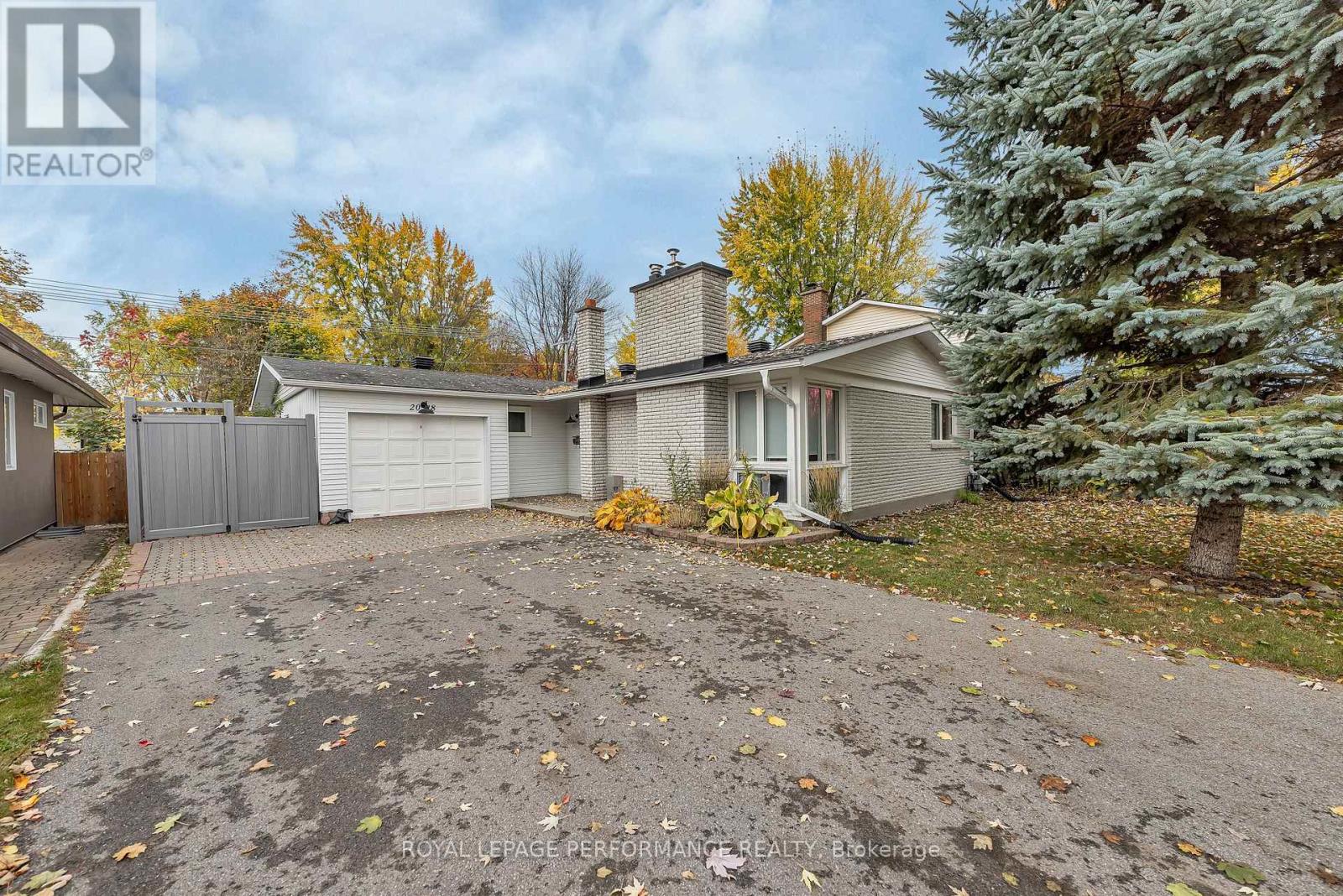 2018 QUINCY AVENUE, Ottawa, Ontario