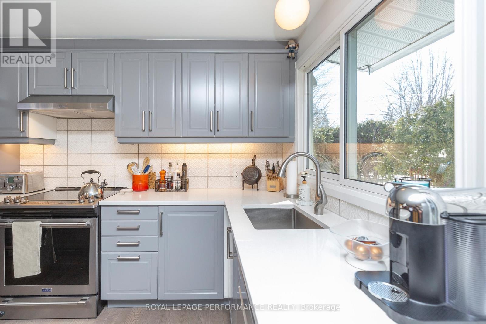 2018 Quincy Avenue, Ottawa, Ontario  K1J 6B3 - Photo 10 - X12484858