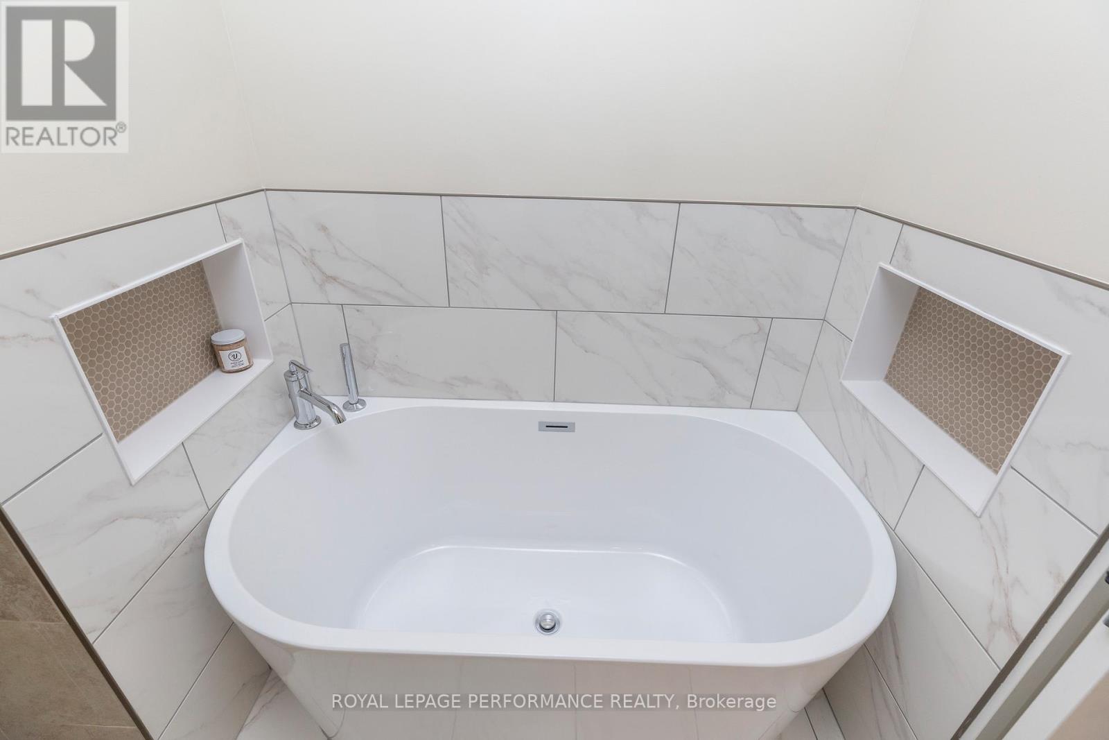 2018 Quincy Avenue, Ottawa, Ontario  K1J 6B3 - Photo 20 - X12484858