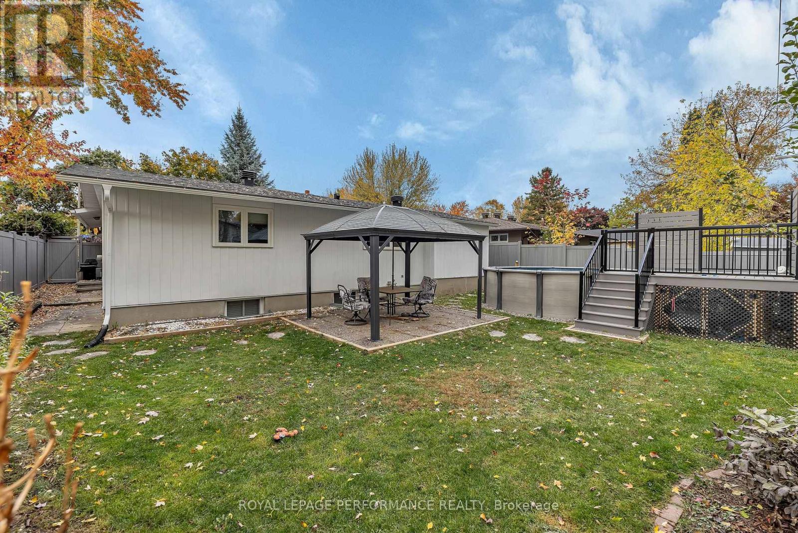 2018 Quincy Avenue, Ottawa, Ontario  K1J 6B3 - Photo 33 - X12484858