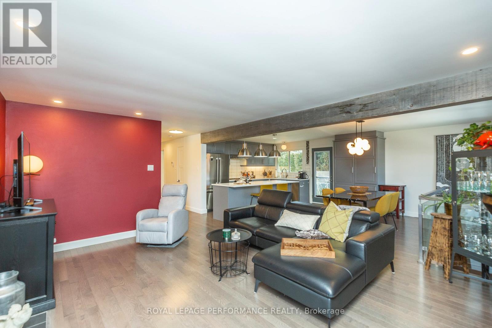 2018 Quincy Avenue, Ottawa, Ontario  K1J 6B3 - Photo 6 - X12484858