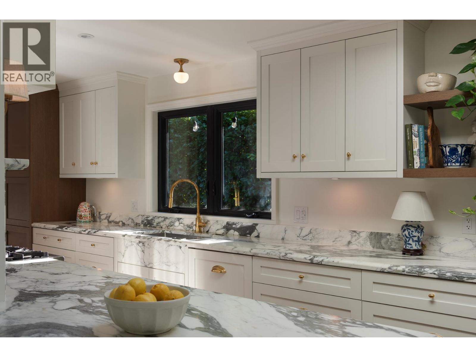 5075 Howe Sound Lane, West Vancouver, British Columbia  V7W 1L4 - Photo 16 - R3062371