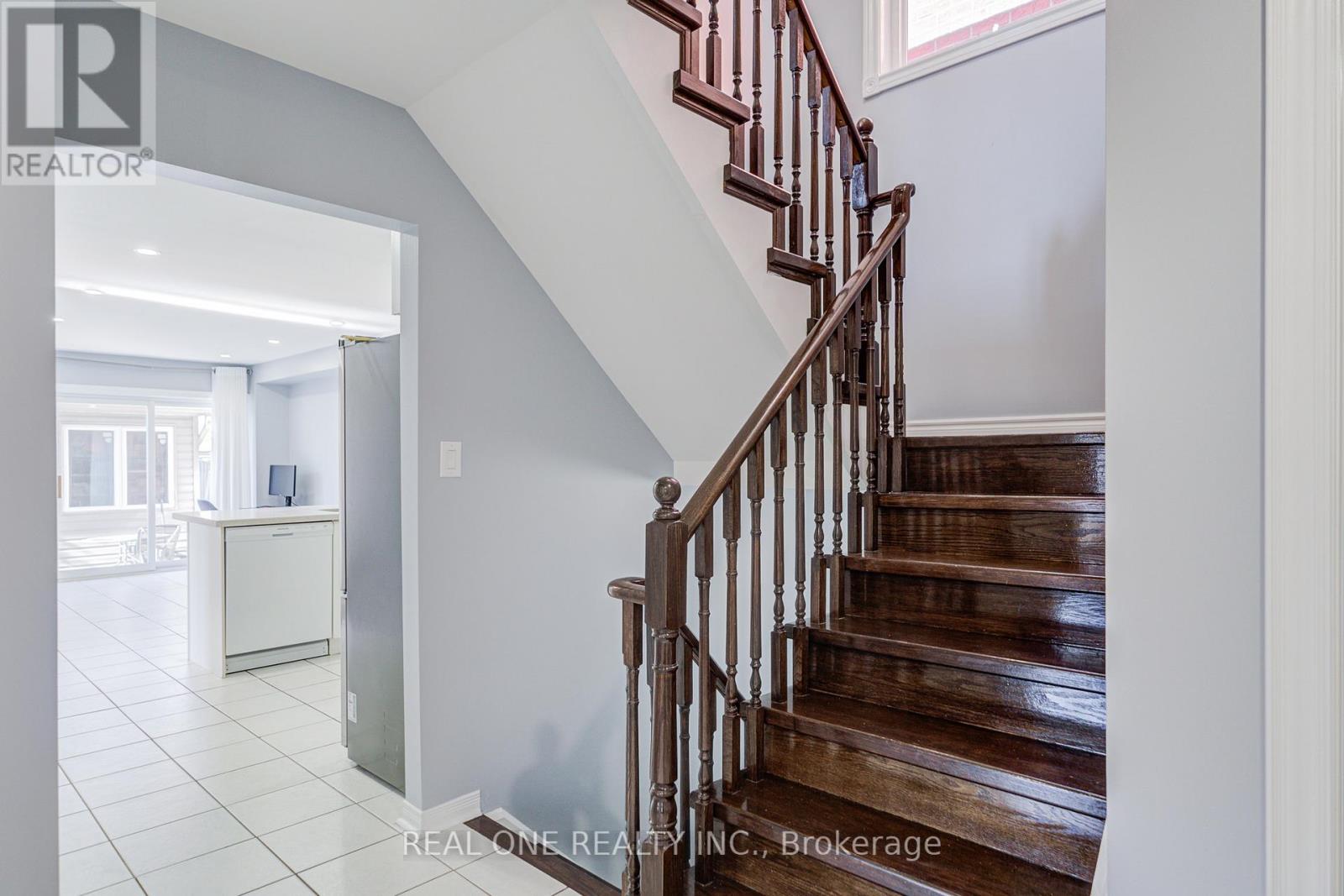 118 Shepton Way, Toronto, Ontario  M1V 5N5 - Photo 8 - E12484819