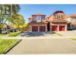 118 SHEPTON WAY, Toronto, Ontario
